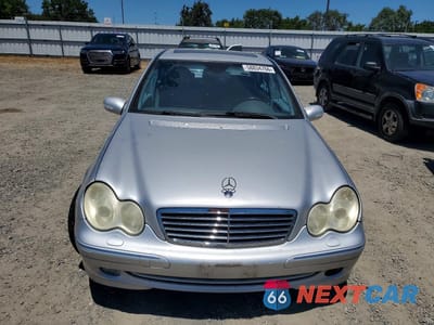 Piąte zdjęcie samochodu w środku: 2004 MERCEDES-BENZ C 230K SPORT SEDAN VIN:WDBRF40J74A629355 - miniatura