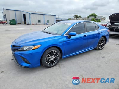 2018 TOYOTA CAMRY SE 4T1B11HK9JU074685 - główne zdjęcie licytacji z USA - miniatura