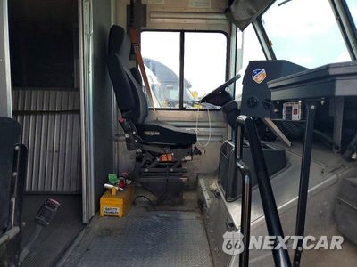 Zdjęcie 7 z 13 samochodu: 2012 WORKHORSE CUSTOM CHASSIS W62 STEP VAN VIN:5B4LFG2E1C3448723 - miniatura