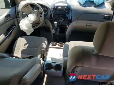 Zdjęcie 8 z 13 samochodu: 2004 TOYOTA SIENNA LE 7 PASSENGER VIN:5TDZA23C94S099975 - miniatura