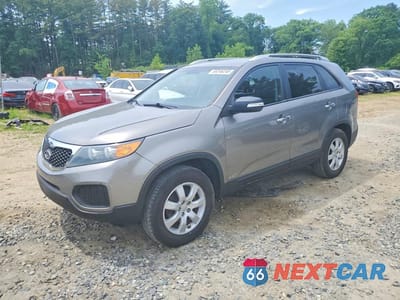 2013 KIA SORENTO LX 5XYKTDA26DG349722 - główne zdjęcie licytacji z USA - miniatura