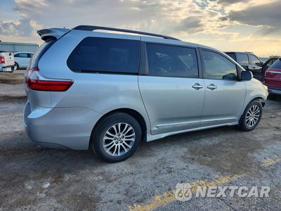 Trzecie zdjęcie samochodu z tyłu: 2020 TOYOTA SIENNA VIN:5TDYZ3DC2LS075007 - miniatura