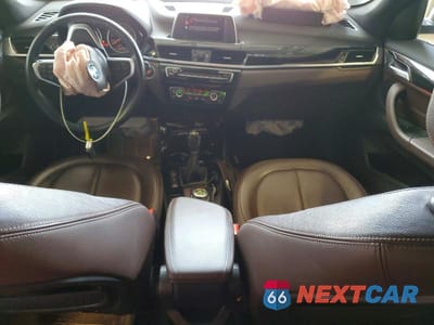 Zdjęcie 8 z 12 samochodu: 2016 BMW X1 XDRIVE28I VIN:WBXHT3C33G5F65833 - miniatura