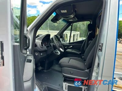Zdjęcie 8 z 10 samochodu: 2025 MERCEDES-BENZ SPRINTER 4500 VIN:W1X9N33Y1SN355924 - miniatura
