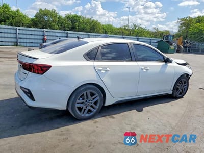 Trzecie zdjęcie samochodu z tyłu: 2021 KIA FORTE GT LINE VIN:3KPF34AD7ME265036 - miniatura