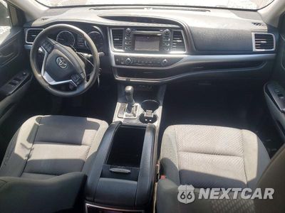 Zdjęcie 8 z 14 samochodu: 2019 TOYOTA HIGHLANDER LE VIN:5TDZZRFH3KS335574 - miniatura