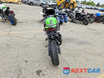 Czwarte zdjęcie samochodu z boku: 2022 KAWASAKI EX400 VIN:JKAEXKG16NDAH2695 - miniatura
