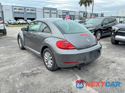 Trzecie zdjęcie samochodu z tyłu: 2014 VOLKSWAGEN BEETLE VIN:3VWFP7AT7EM621339 - miniatura