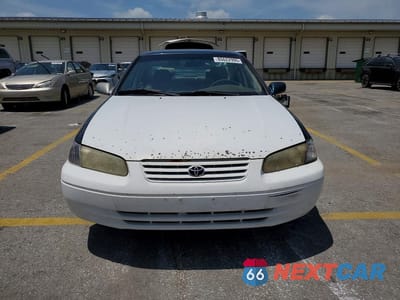 Piąte zdjęcie samochodu w środku: 1998 TOYOTA CAMRY LE VIN:4T1BG22K1WU329401 - miniatura