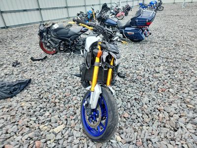 Drugie zdjęcie samochodu z przodu: 2015 YAMAHA FZ09 VIN:JYARN33E3FA006410 - miniatura