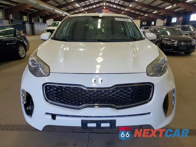 Piąte zdjęcie samochodu w środku: 2017 KIA SPORTAGE LX VIN:KNDPMCACXH7040814 - miniatura