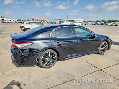 Trzecie zdjęcie samochodu z tyłu: 2018 TOYOTA CAMRY XSE VIN:4T1B61HK7JU135016 - miniatura