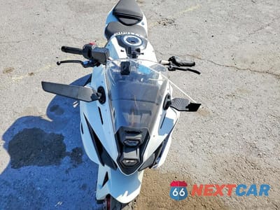 Piąte zdjęcie samochodu w środku: 2024 SUZUKI GSX800 F VIN:JS1EM13B0R7103270 - miniatura