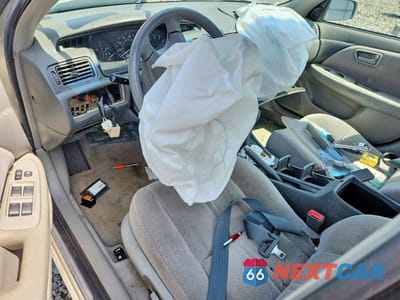 Zdjęcie 8 z 12 samochodu: 2001 TOYOTA CAMRY LE V6 VIN:JT2BF22K110294181 - miniatura