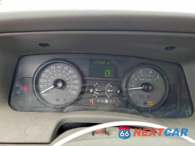 Zdjęcie 9 z 12 samochodu: 2009 MERCURY GRAND MARQUIS LS VIN:2MEHM75V89X630740 - miniatura
