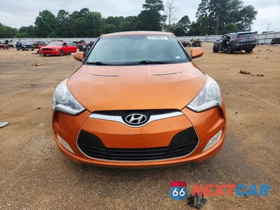 Piąte zdjęcie samochodu w środku: 2015 HYUNDAI VELOSTER BASE VIN:KMHTC6AD6FU244046 - miniatura