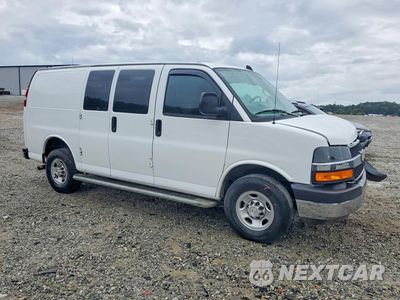 Czwarte zdjęcie samochodu z boku: 2021 CHEVROLET EXPRESS 2500 CARGO DELIVERY VAN VIN:1GCWGAFP5M1242346 - miniatura
