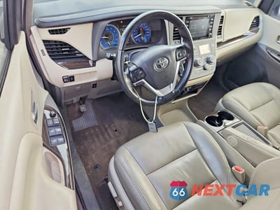 Zdjęcie 8 z 13 samochodu: 2019 TOYOTA SIENNA XLE 8-PASSENGER VIN:5TDYZ3DC2KS976750 - miniatura
