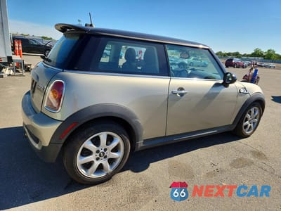 Trzecie zdjęcie samochodu z tyłu: 2008 MINI COOPER S VIN:WMWMF73598TT90233 - miniatura