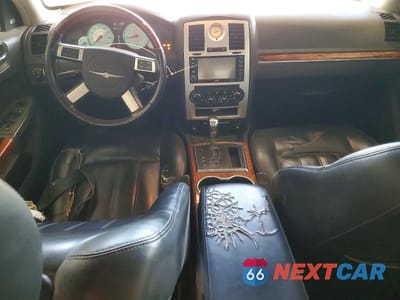 Zdjęcie 8 z 12 samochodu: 2008 CHRYSLER 300C VIN:2C3KA63H38H139643 - miniatura