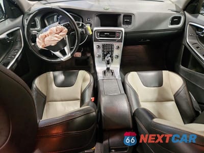Zdjęcie 8 z 12 samochodu: 2017 VOLVO V60 CROSS COUNTRY PREMIER VIN:YV440MWK8H1035695 - miniatura