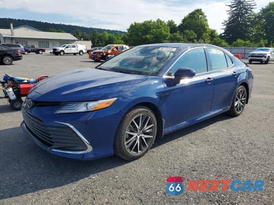 2024 TOYOTA CAMRY XLE 4T1F11BKXRU109594 - główne zdjęcie licytacji z USA - miniatura