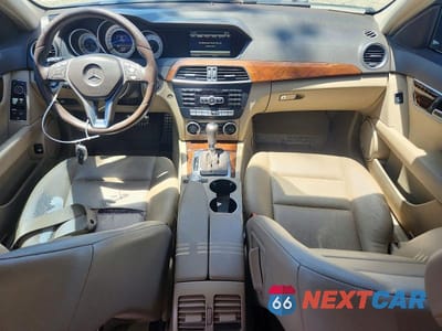 Zdjęcie 8 z 12 samochodu: 2013 MERCEDES-BENZ C 350 VIN:WDDGF5HB4DG105109 - miniatura