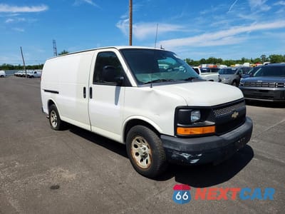 Czwarte zdjęcie samochodu z boku: 2014 CHEVROLET EXPRESS G1500 VIN:1GCSGAFX9E1136854 - miniatura