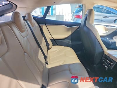 Zdjęcie 10 z 12 samochodu: 2013 TESLA MODEL S VIN:5YJSA1DN5DFP09094 - miniatura