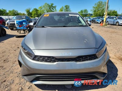Piąte zdjęcie samochodu w środku: 2023 KIA FORTE LXS VIN:3KPF24AD4PE558688 - miniatura