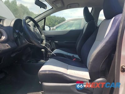 Zdjęcie 7 z 12 samochodu: 2012 TOYOTA YARIS 3-DOOR L VIN:JTDJTUD30CD506450 - miniatura