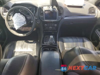 Zdjęcie 8 z 13 samochodu: 2023 CHRYSLER 300 S VIN:2C3CCABG9PH628279 - miniatura