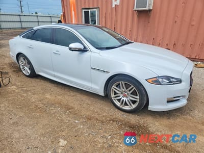 Czwarte zdjęcie samochodu z boku: 2019 JAGUAR XJ R - SPORT VIN:SAJWJ1CD5K8W18089 - miniatura