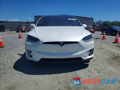 Piąte zdjęcie samochodu w środku: 2018 TESLA MODEL X VIN:5YJXCAE49JF140980 - miniatura