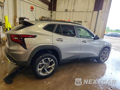 Trzecie zdjęcie samochodu z tyłu: 2026 CHEVROLET TRAX 1LT VIN:KL77LHEP0TC095184 - miniatura