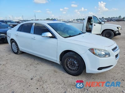 Czwarte zdjęcie samochodu z boku: 2012 CHEVROLET MALIBU LS VIN:1G1ZA5EU9CF358611 - miniatura