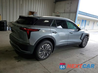 Trzecie zdjęcie samochodu z tyłu: 2025 CHEVROLET BLAZER LT VIN:3GNKDGRJXSS112616 - miniatura