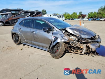 Czwarte zdjęcie samochodu z boku: 2025 TOYOTA GR COROLLA PREMIUM VIN:JTNABAAE9SA020271 - miniatura