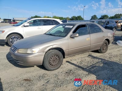 1999 TOYOTA CAMRY LE 4T1BG22K5XU435965 - główne zdjęcie licytacji z USA - miniatura