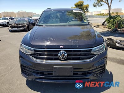 Piąte zdjęcie samochodu w środku: 2023 VOLKSWAGEN TIGUAN SE R-LINE BLACK VIN:3VVCB7AX6PM034142 - miniatura