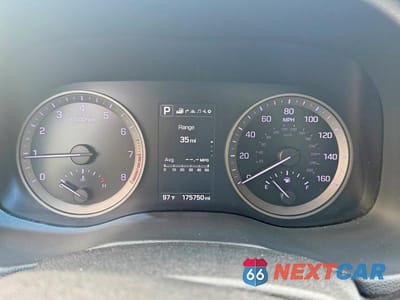 Zdjęcie 8 z 14 samochodu: 2018 HYUNDAI TUCSON LIMITED VIN:KM8J33A21JU753278 - miniatura