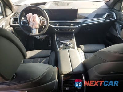 Zdjęcie 8 z 13 samochodu: 2025 BMW X7 XDRIVE40I VIN:5UX23EM09S9W48991 - miniatura