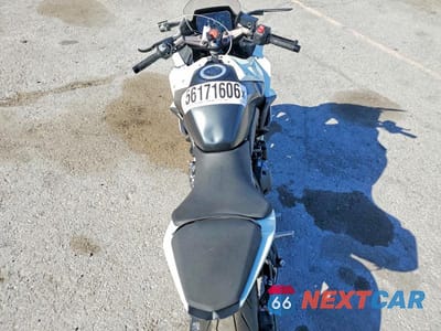 Zdjęcie 6 z 9 samochodu: 2024 SUZUKI GSX800 F VIN:JS1EM13B0R7103270 - miniatura