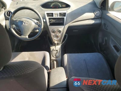 Zdjęcie 8 z 12 samochodu: 2008 TOYOTA YARIS BASE VIN:JTDBT923381277680 - miniatura