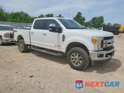 Czwarte zdjęcie samochodu z boku: 2017 FORD F250 SUPER DUTY VIN:1FT7W2BT4HEE81501 - miniatura