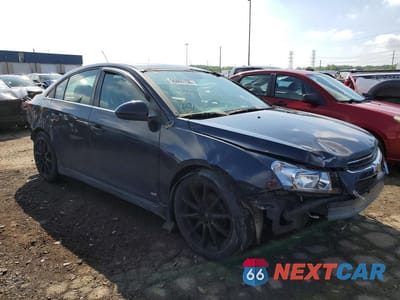 Czwarte zdjęcie samochodu z boku: 2015 CHEVROLET CRUZE LT VIN:1G1PC5SB8F7120056 - miniatura