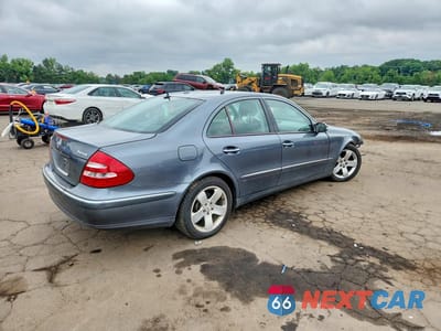 Trzecie zdjęcie samochodu z tyłu: 2006 MERCEDES-BENZ E 500 4MATIC VIN:WDBUF83J66X200432 - miniatura