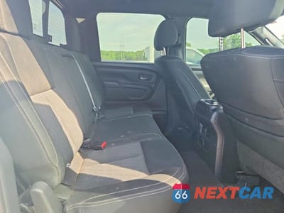 Zdjęcie 10 z 12 samochodu: 2018 NISSAN TITAN SV VIN:1N6AA1E6XJN538016 - miniatura
