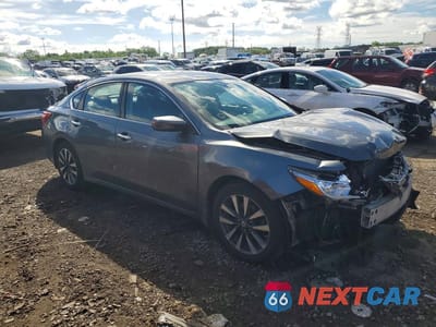 Czwarte zdjęcie samochodu z boku: 2017 NISSAN ALTIMA 2.5 SV VIN:1N4AL3AP8HC275981 - miniatura