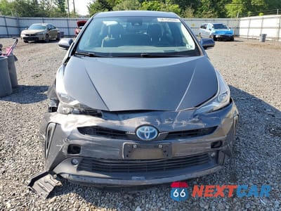 Piąte zdjęcie samochodu w środku: 2020 TOYOTA PRIUS XLE AWD-E VIN:JTDL9RFU9L3021028 - miniatura